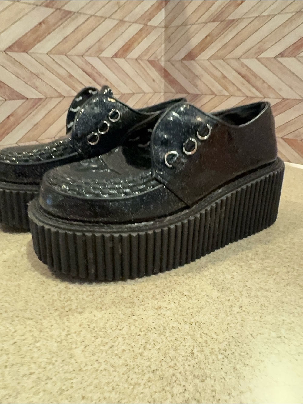 Demonia Creeper 205 Vegan.    Fits size 8 .  No laces